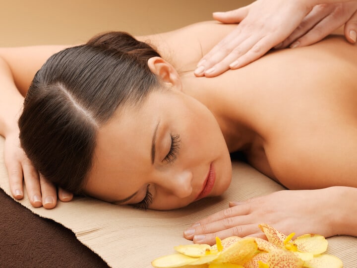 Eine Massage ist eine schoene Geschenkidee | © panthermedia.net / Lev Dolgachov